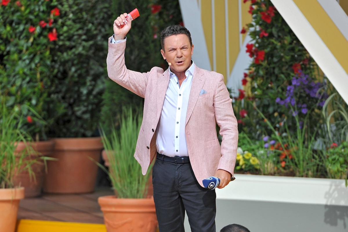 ARD - Immer wieder Sonntags. Moderator Stefan Mross w√§hrend der ARD - Unterhaltungsshow Immer wieder Sonntags am 21.05.2023 im Europapark Rust. 20230521MWI72180 *** ARD Immer wieder Sonntags host Stefan Mross during the ARD entertainment show Immer wieder Sonntags on 21 05 2023 at Europapark Rust 20230521MWI72180