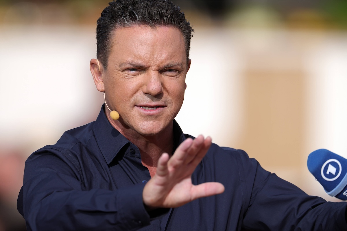 Stefan Mross - Immer wieder sonntags 2024, Folge 04 Stefan Mross. ARD-Unterhaltungsshow Immer wieder sonntags. TV-Aufzeichnung und Live-‹bertragung vom 07.07.2024 aus dem Wasserpark Rulantica, Rust. Baden-W¸rttemberg, Deutschland. *** Stefan Mross Immer wieder sonntags 2024, Episode 04 Stefan Mross ARD entertainment show Immer wieder sonntags TV recording and live broadcast from 07 07 2024 from the water park Rulantica, Rust Baden W¸rttemberg, Germany