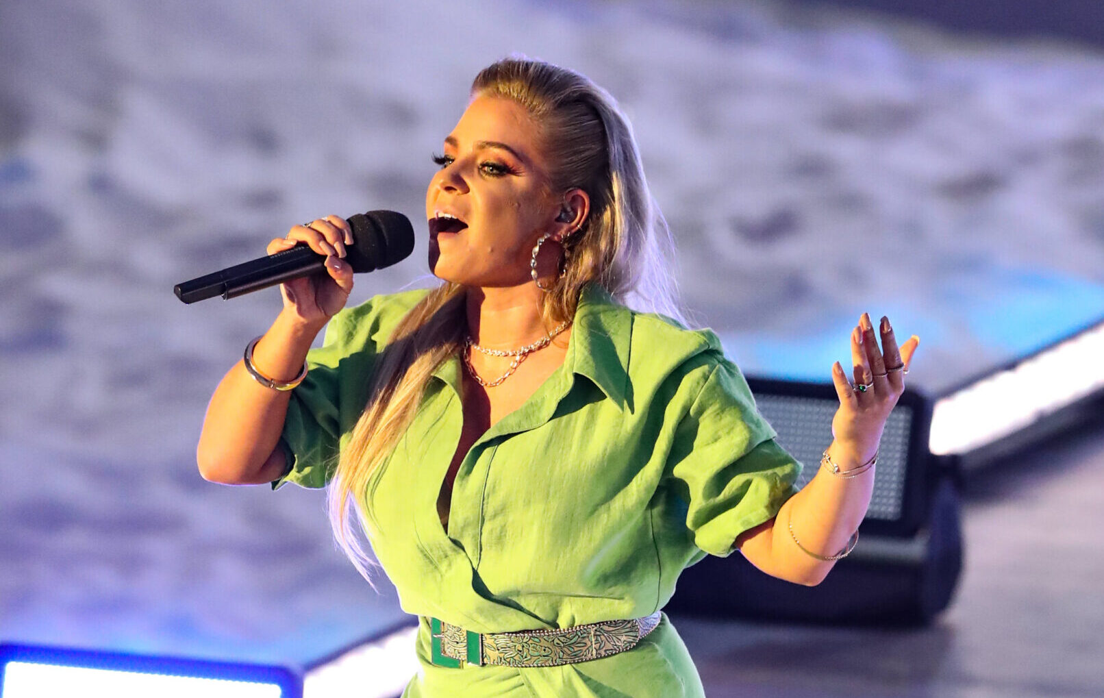 Schlagerstar Marina Marx ganz sexy „Waren nackt baden“ Schlager.de