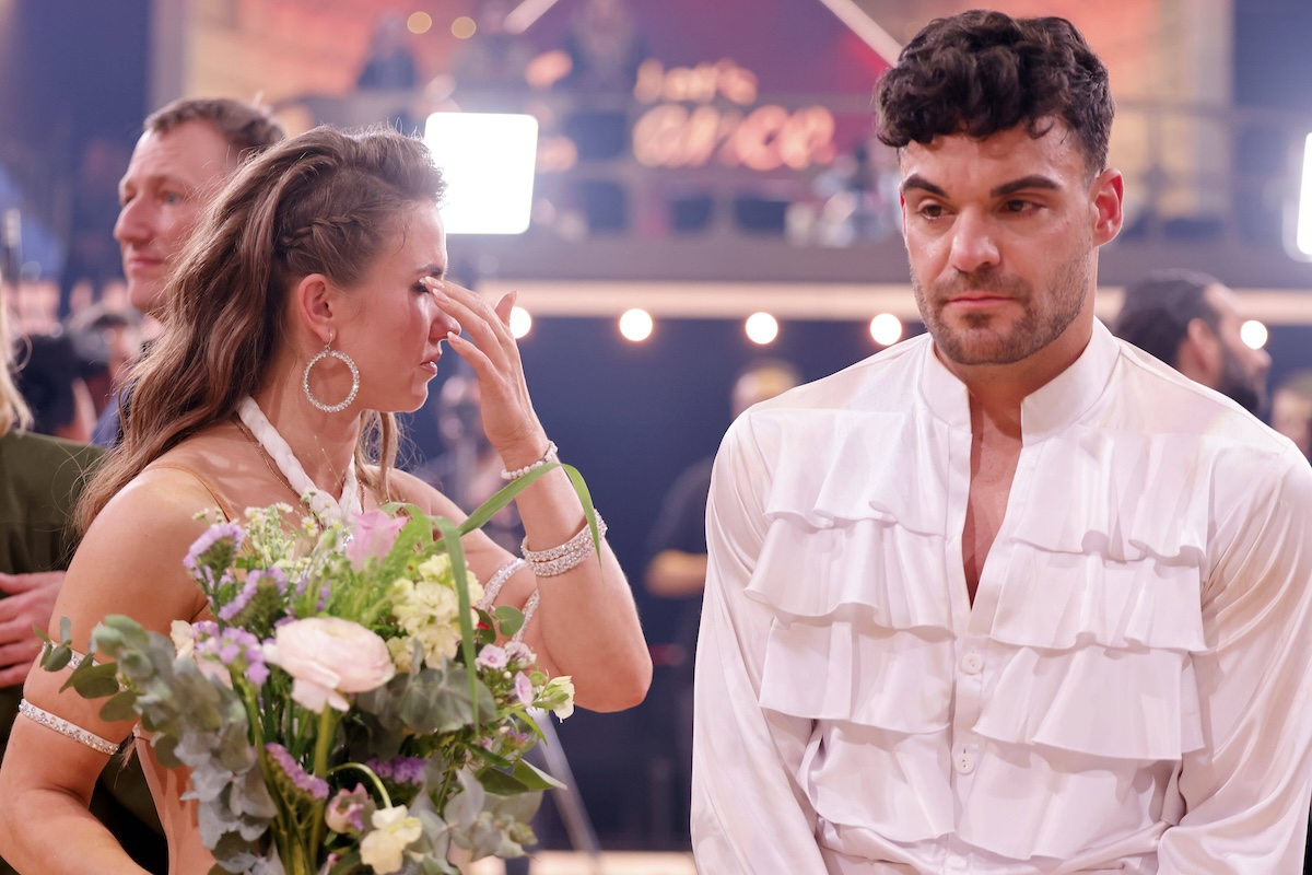Food-Influencer Stefano Zarrella und T‰nzerin Mariia Maksina nach ihrem Ausscheiden in der f¸nften Live-Show bei der 17. Staffel der RTL-Tanzshow Let s Dance im MMC Coloneum. Kˆln, 05.04.2024 NRW Deutschland *** Food influencer Stefano Zarrella and dancer Mariia Maksina after their elimination in the fifth live show of the 17th season of the RTL dance show Let s Dance at MMC Coloneum Cologne, 05 04 2024 NRW Germany Copyright: xChristophxHardtx