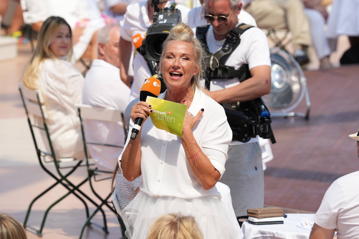 ZDF - Fernsehgarten Andrea Kiwi Kiewel in der Unterhaltungsshow ZDF Fernsehgarten am 16.07.2023 in Mainz. Mainz ZDF Fernsehgarten Rheinland-Pfalz *** ZDF Fernsehgarten Andrea Kiwi Kiewel in the entertainment show ZDF Fernsehgarten on 16 07 2023 in Mainz Mainz ZDF Fernsehgarten Rheinland Pfalz