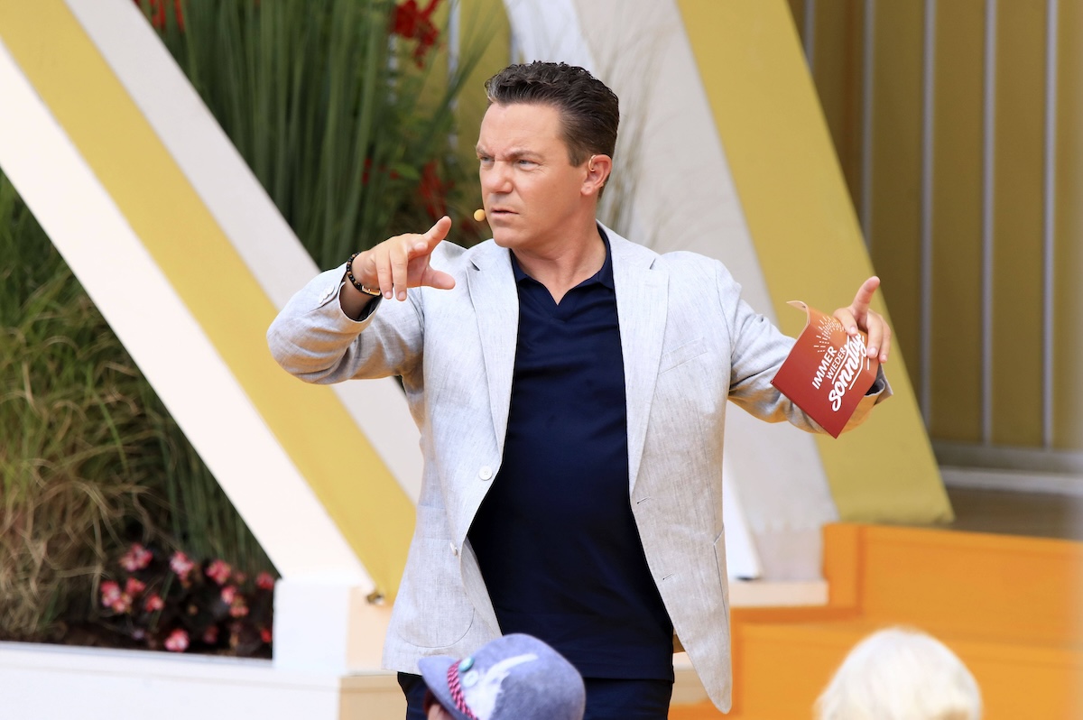 Stefan Mross in der ARD TV-Show Immer wieder sonntags im Europa-Park. Rust, 28.07.2024 *** Stefan Mross on the ARD TV show Immer wieder sonntags at Europa Park Rust, 28 07 2024 Foto:xM.xWehnertx/xFuturexImagex sonntags_4744