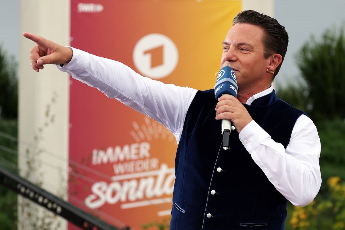 Stefan Mross - Immer wieder sonntags 2024, Folge 12 Stefan Mross. ARD-Unterhaltungsshow Immer wieder sonntags. TV-Aufzeichnung und Live-‹bertragung vom 08.09.2024 aus dem Wasserpark Rulantica, Rust. Baden-W¸rttemberg, Deutschland. *** Stefan Mross Immer wieder sonntags 2024, Episode 12 Stefan Mross ARD entertainment show Immer wieder sonntags TV recording and live broadcast from 08 09 2024 from the water park Rulantica, Rust Baden W¸rttemberg, Germany