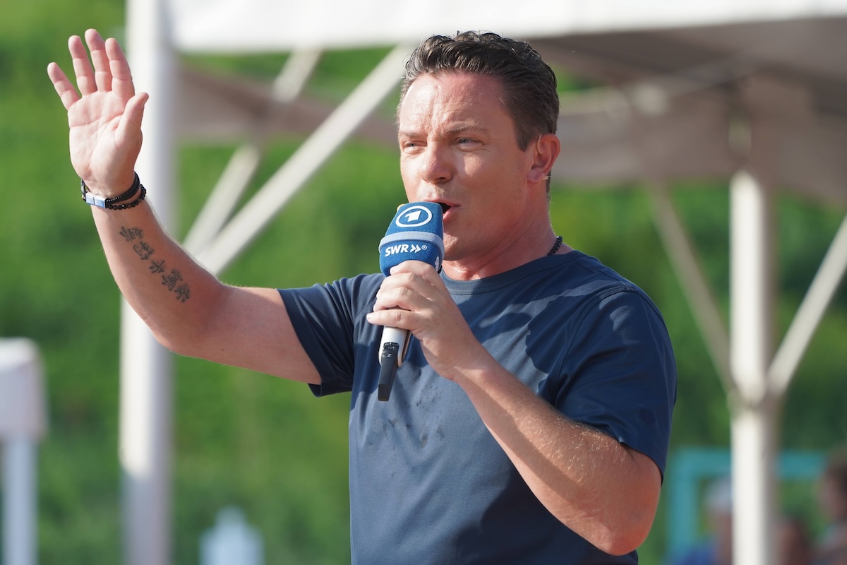 Die IWS Saison neigt sich zu Ende. Aus der IWS Arena wurde die elfte Staffel gesendet. Stefan Mross - Immer wieder sonntags Die IWS Saison neigt sich zu Ende. Aus der IWS Arena wurde die elfte Staffel gesendet. Deutschland, Rust, Europapark, 01.09.2024 *** The IWS season is drawing to a close The eleventh season was broadcast from the IWS Arena Stefan Mross Immer wieder sonntags The IWS season is drawing to a close The eleventh season was broadcast from the IWS Arena Germany, Rust, Europapark, 01 09 2024 SP_GHR