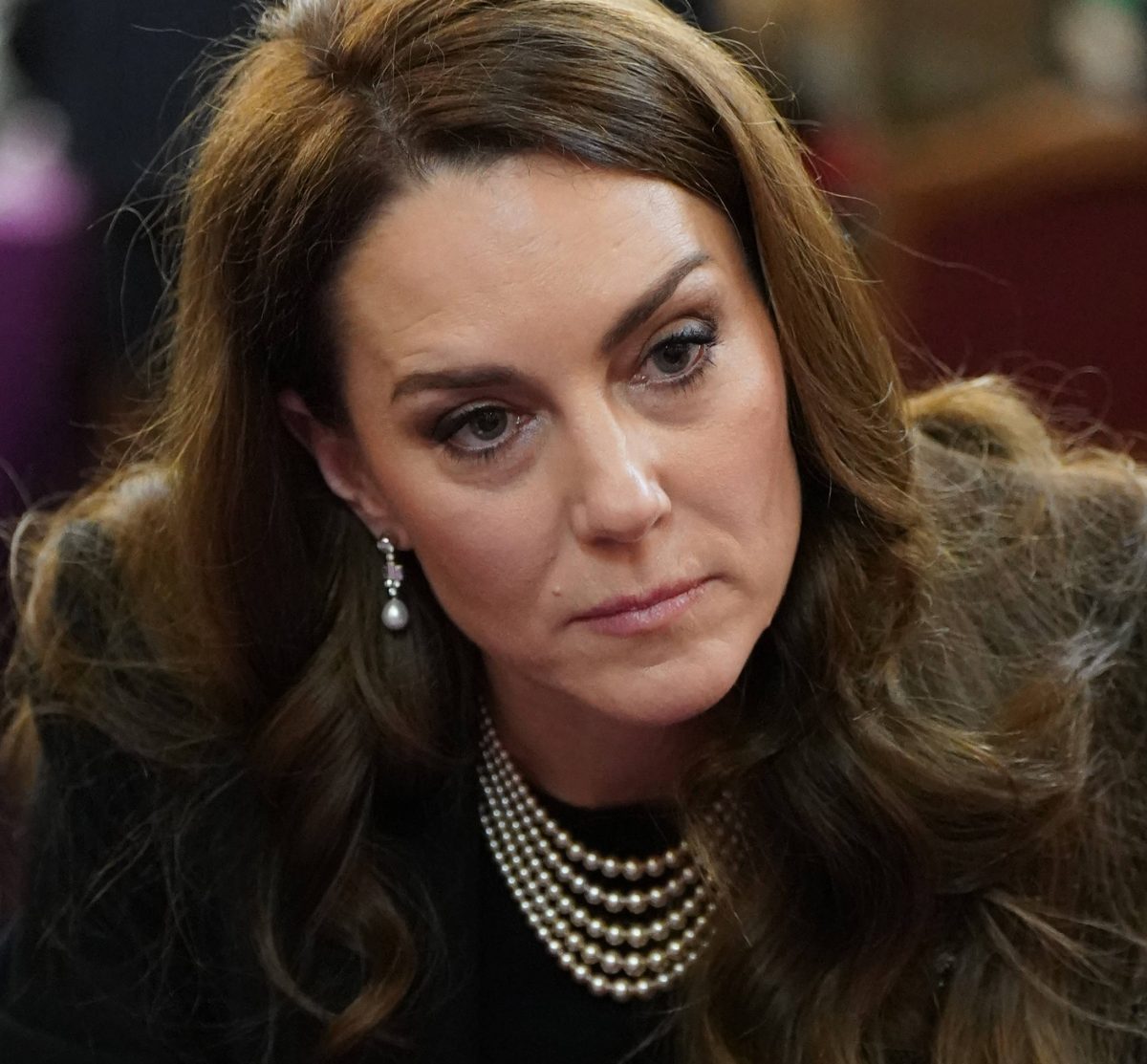 Kate Middleton sorgte mit ihrem jüngsten Auftritt für Aufsehen. Besonders ihr Schmuck stand dabei im Mittelpunkt...