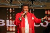 Stadl an der Mur, Steiermark, Österreich, Europa: Auftritt von Roberto Blanco beim Gewerbefest zum 40-Jahre-Jubiläum von Almdorfbau. Entertainer-Legende begeistert das Publikum mit Charme, Show und seinem Kult-Hit Ein bisschen Spaß muss sein. Festzelt, Jubiläumsstimmung, Live-Musik, ausgelassene Feierlaune, Nostalgie trifft Party, generationsübergreifende Begeisterung, unvergesslicher Auftritt. *** Stadl an der Mur, Styria, Austria, Europe Performance by Roberto Blanco at the trade festival for the 40th anniversary of Almdorfbau Entertainer legend thrills the audience with charm, show and his cult hit A bit of fun is a must Marquee, anniversary atmosphere, live music, exuberant party mood, nostalgia meets party, cross-generat Copyright: xJOERANxSTEINSIEKx